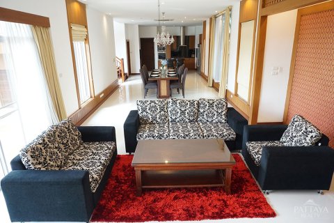 Casa de 3 dormitorios en Pattaya, Tailandia № 243136 - foto 7