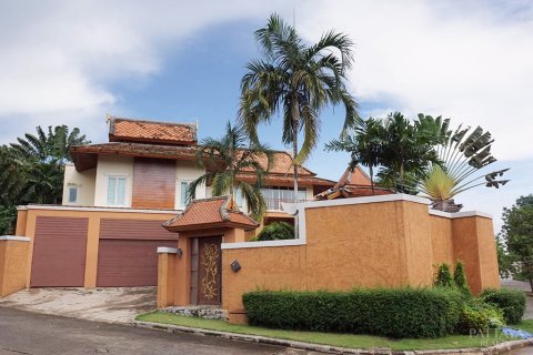 Casa de 3 dormitorios en Pattaya, Tailandia № 243136 - foto 2