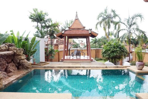 Casa de 3 dormitorios en Pattaya, Tailandia № 243136 - foto 3