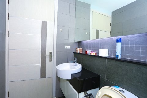 Sobre plano Apus en Pattaya, Tailandia № 27453 - foto 30