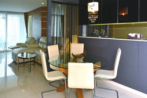 Sobre plano Apus en Pattaya, Tailandia № 27453 - foto 7