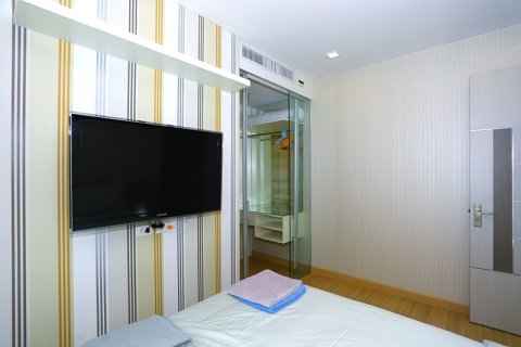 Sobre plano Apus en Pattaya, Tailandia № 27453 - foto 10
