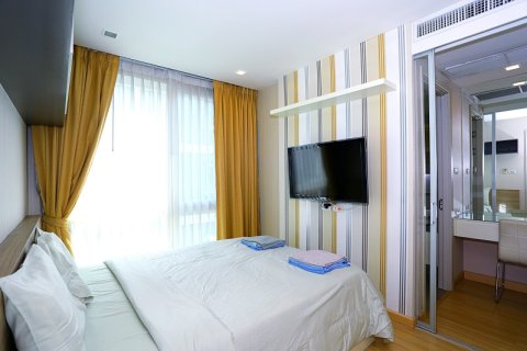 Sobre plano Apus en Pattaya, Tailandia № 27453 - foto 4