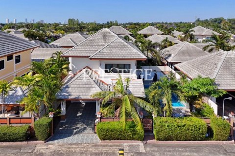 Casa de 3 dormitorios en Pattaya, Tailandia № 250188