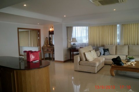 Condominio de 2 dormitorios en Jomtien Beach, Pattaya, Tailandia № 242135 - foto 5