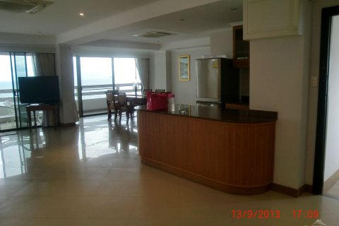 Condominio de 2 dormitorios en Jomtien Beach, Pattaya, Tailandia № 242135 - foto 2