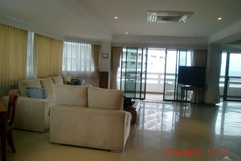 Condominio de 2 dormitorios en Jomtien Beach, Pattaya, Tailandia № 242135 - foto 3