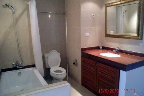 Condominio de 2 dormitorios en Jomtien Beach, Pattaya, Tailandia № 242135 - foto 11