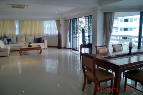 Condominio de 2 dormitorios en Jomtien Beach, Pattaya, Tailandia № 242135 - foto 9