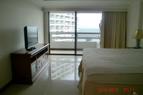 Condominio de 2 dormitorios en Jomtien Beach, Pattaya, Tailandia № 242135 - foto 12