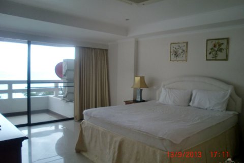 Condominio de 2 dormitorios en Jomtien Beach, Pattaya, Tailandia № 242135 - foto 10