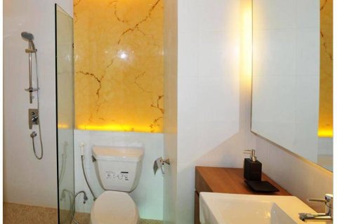 Condominio de 2 dormitorios en Jomtien Beach, Pattaya, Tailandia № 242502 - foto 2