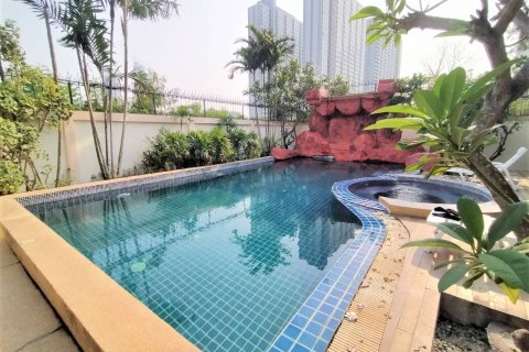 บ้านในจอมเทียน, พัทยา, ประเทศไทย 4 ห้องนอน № 243300