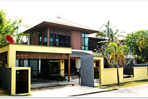 Casa de 3 dormitorios en Pattaya, Tailandia № 243289 - foto 21