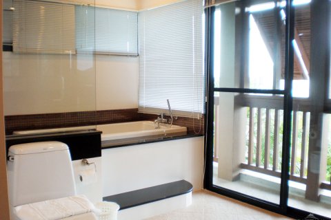 Casa de 3 dormitorios en Pattaya, Tailandia № 243289 - foto 16