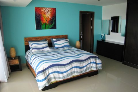 Condominio de 2 dormitorios en Jomtien Beach, Pattaya, Tailandia № 242545 - foto 24