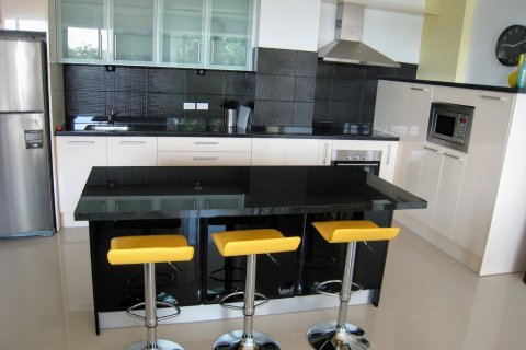 Condominio de 2 dormitorios en Jomtien Beach, Pattaya, Tailandia № 242545 - foto 12