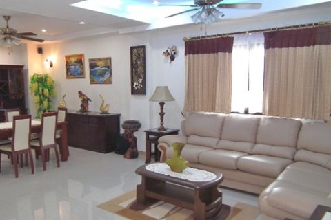Condominio de 2 dormitorios en Jomtien Beach, Pattaya, Tailandia № 242861