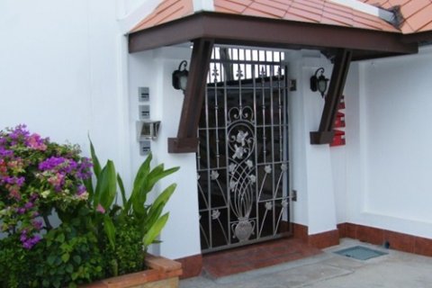 Condominio de 2 dormitorios en Jomtien Beach, Pattaya, Tailandia № 242861 - foto 5