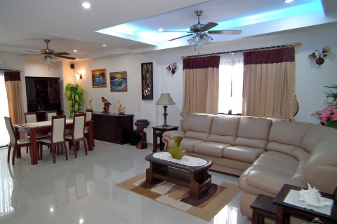 Condominio de 2 dormitorios en Jomtien Beach, Pattaya, Tailandia № 242665