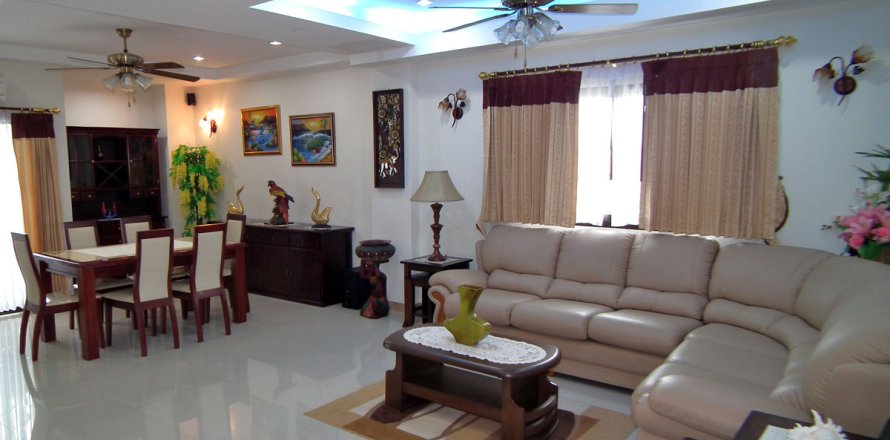 Condominio de 2 dormitorios en Jomtien Beach, Pattaya, Tailandia № 242665