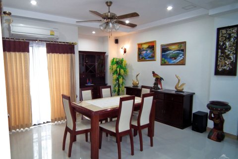 Condominio de 2 dormitorios en Jomtien Beach, Pattaya, Tailandia № 242665 - foto 2