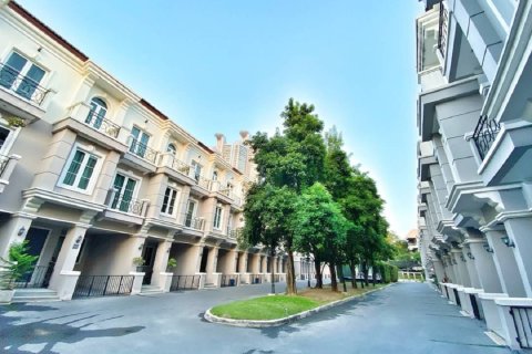 Townhouse in Watthana, Bangkok, Thailand 3 bedrooms № 244926