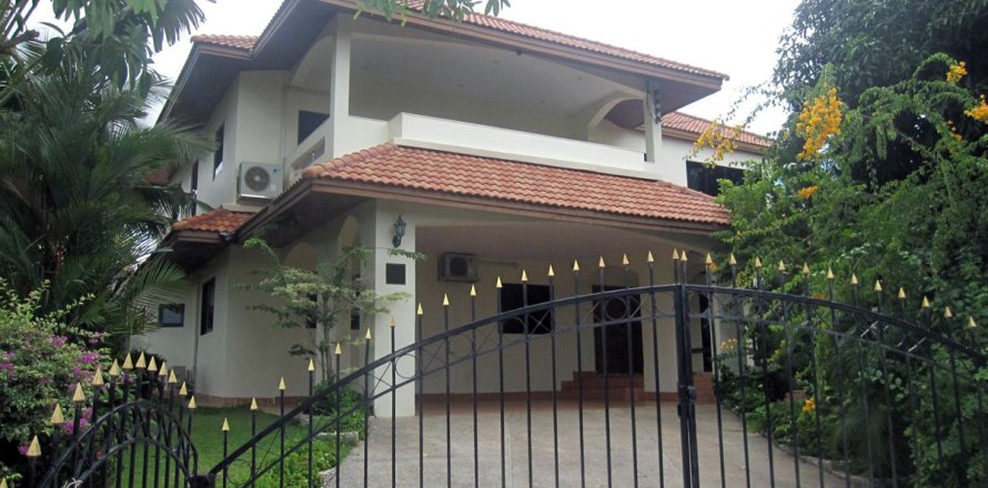 Casa de 3 dormitorios en Pattaya, Tailandia № 243282