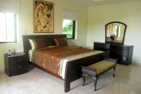 Casa de 3 dormitorios en Pattaya, Tailandia № 243282 - foto 17