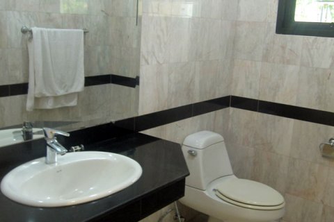 Casa de 3 dormitorios en Pattaya, Tailandia № 243282 - foto 10
