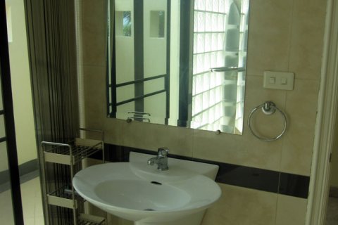 Casa de 3 dormitorios en Pattaya, Tailandia № 243282 - foto 14