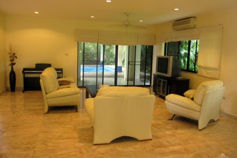 Casa de 3 dormitorios en Pattaya, Tailandia № 243282 - foto 3