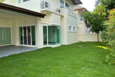 Casa de 3 dormitorios en Pattaya, Tailandia № 243228 - foto 3