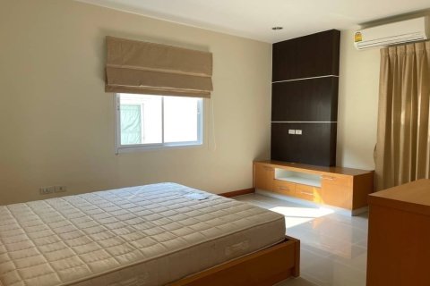 Casa de 3 dormitorios en Pattaya, Tailandia № 243228