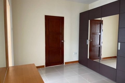 Casa de 3 dormitorios en Pattaya, Tailandia № 243228 - foto 8