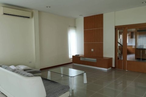 Casa de 3 dormitorios en Pattaya, Tailandia № 243228 - foto 7