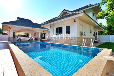 Casa de 5 dormitorios en Pattaya, Tailandia № 250500