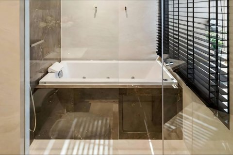Condo in Bangkok, Thailand, 2 bedrooms № 250980 - photo 10