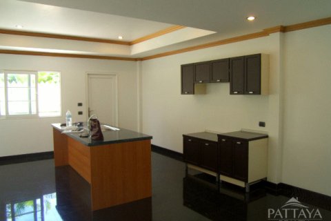 Casa de 3 dormitorios en Pattaya, Tailandia № 243085 - foto 4
