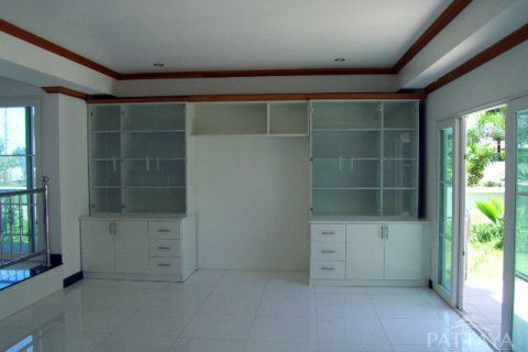 Casa de 3 dormitorios en Pattaya, Tailandia № 243085 - foto 2