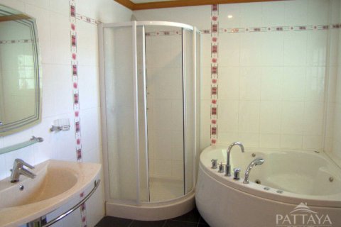 Casa de 3 dormitorios en Pattaya, Tailandia № 243085 - foto 15