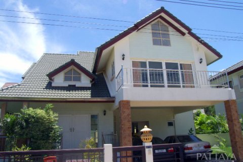 Casa de 3 dormitorios en Pattaya, Tailandia № 243085