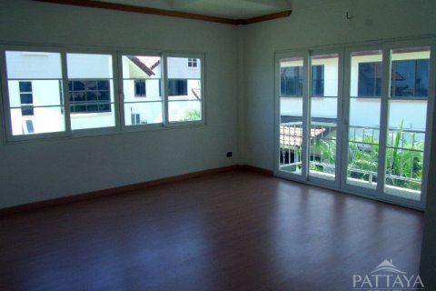 Casa de 3 dormitorios en Pattaya, Tailandia № 243085 - foto 12