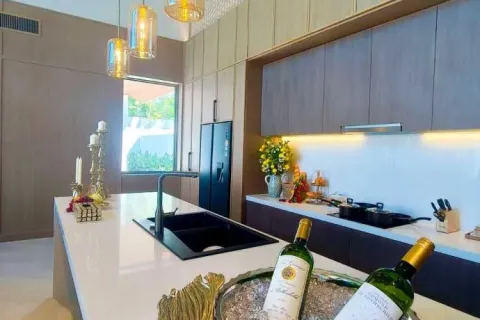 Casa de 4 dormitorios en Bang Tao, Tailandia № 67734 - foto 18