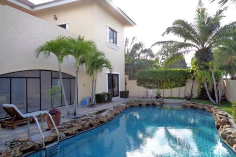 Casa de 3 dormitorios en Pattaya, Tailandia № 243112 - foto 9