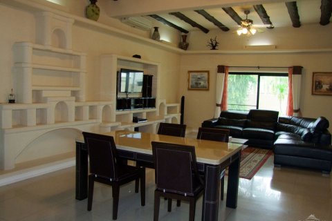 Casa de 3 dormitorios en Pattaya, Tailandia № 243112 - foto 17
