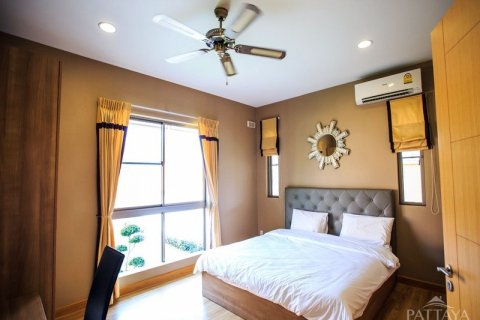 House in Pattaya, Thailand 4 bedrooms № 243126 - photo 16