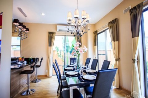 House in Pattaya, Thailand 4 bedrooms № 243126 - photo 9