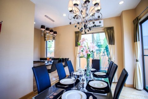 House in Pattaya, Thailand 4 bedrooms № 243126 - photo 10