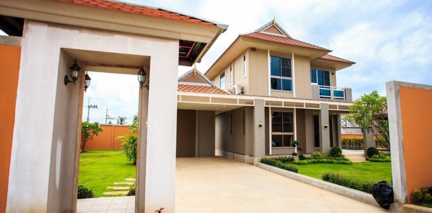 House in Pattaya, Thailand 4 bedrooms № 243126